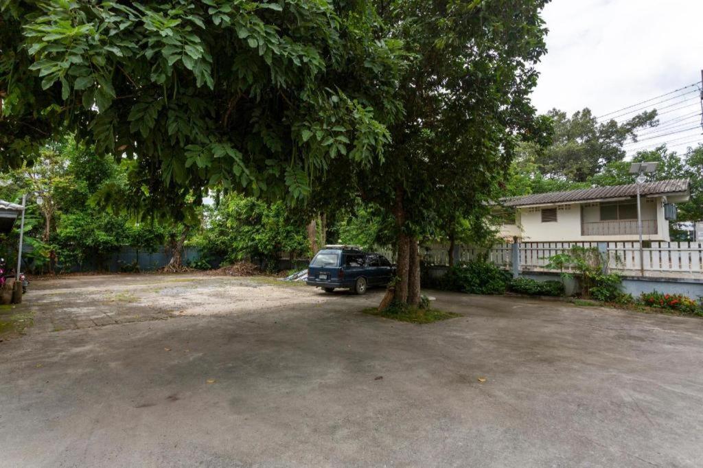 Oyo 75356 Thipsiri Lodge Chiang Mai Buitenkant foto